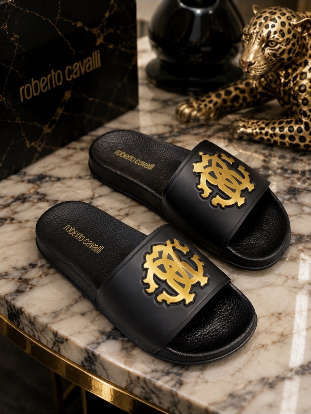 NWT Roberto Cavalli ‘Printed Embossed Rubber Slides’ in Black Size 4